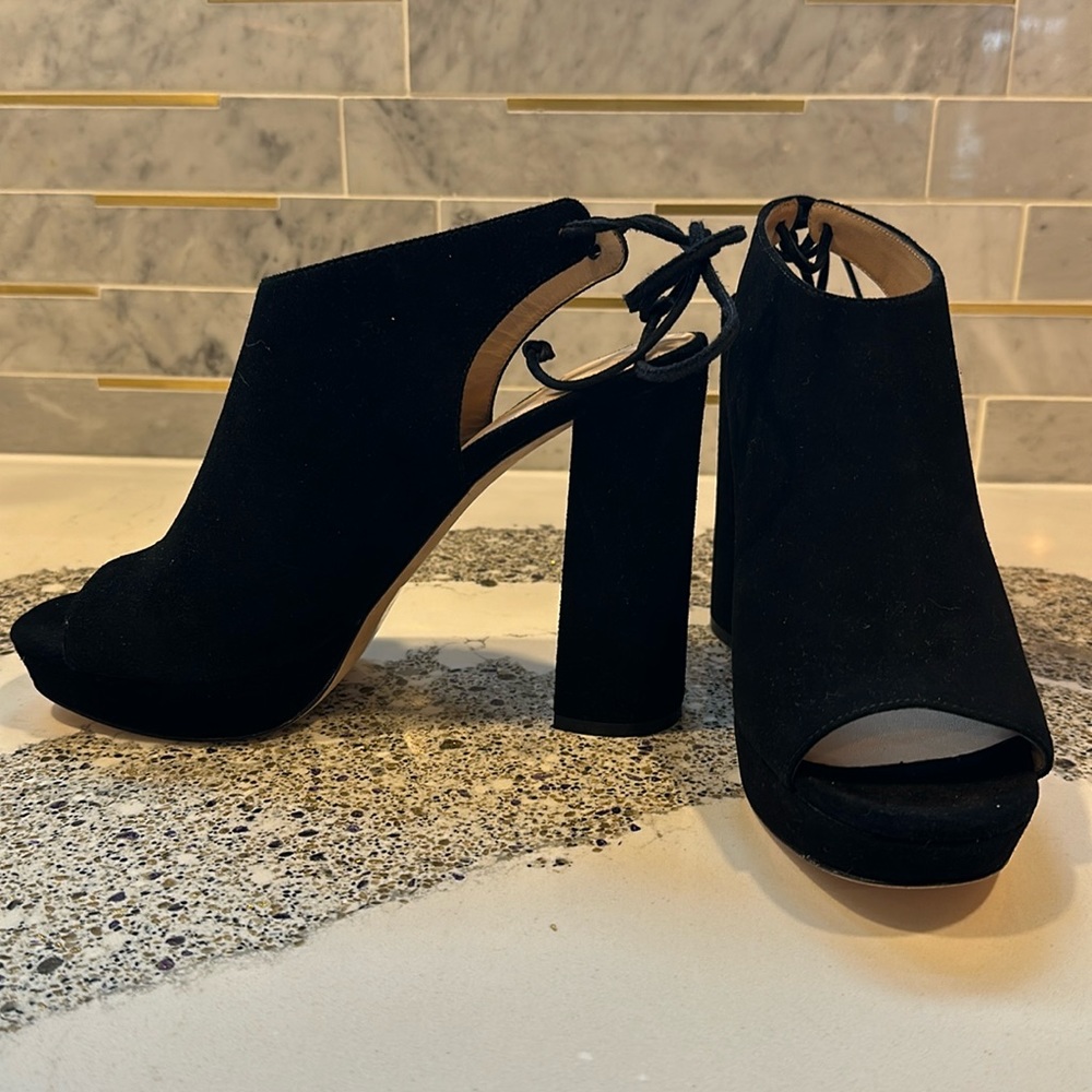 Women’s POUR LA VICTOIRE 9.5 black suede peep toe strap high heel shoes NEW